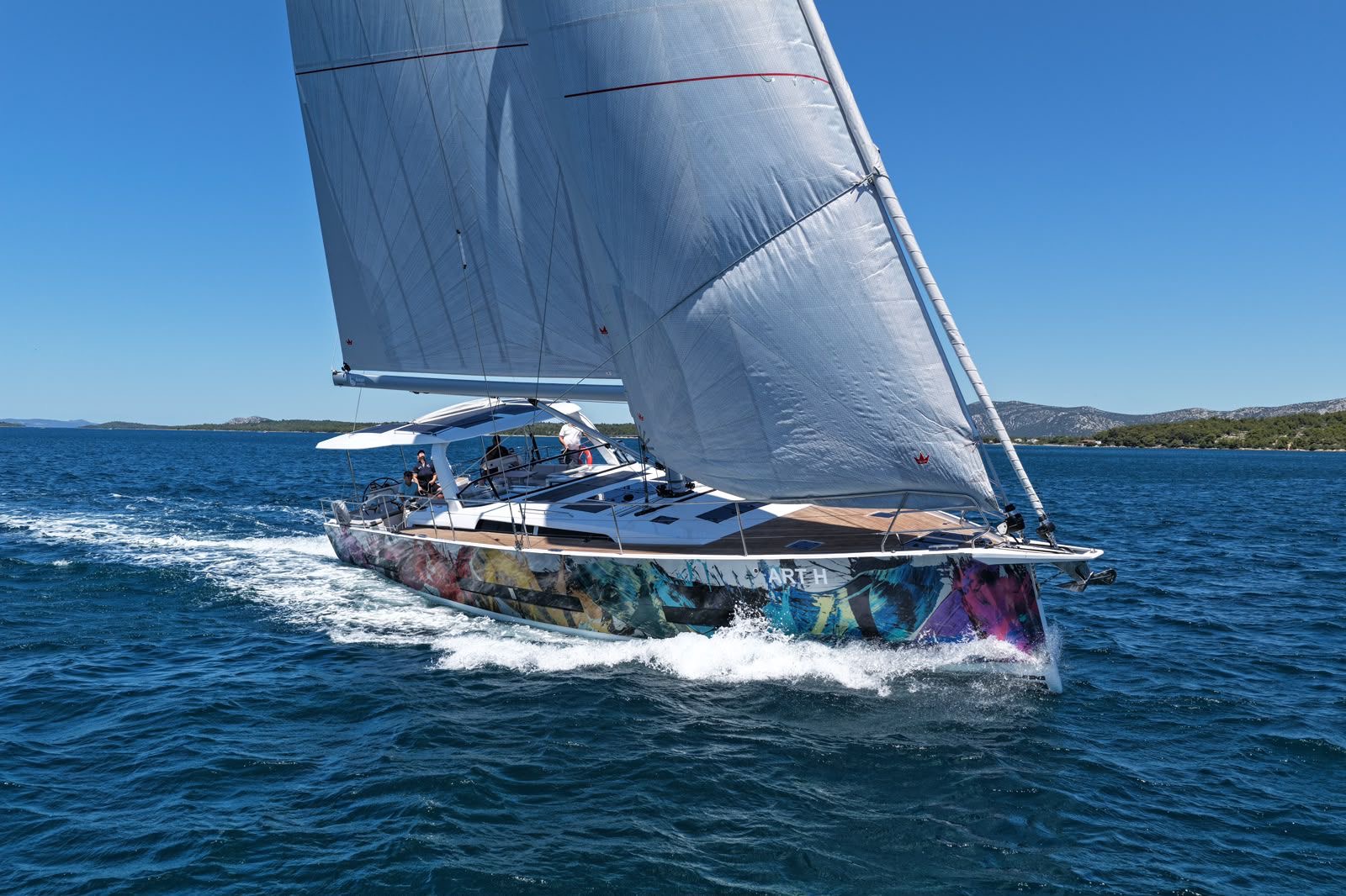 ART H — Hanse 590 Hardtop mit Kunstwerk von Rang Haider