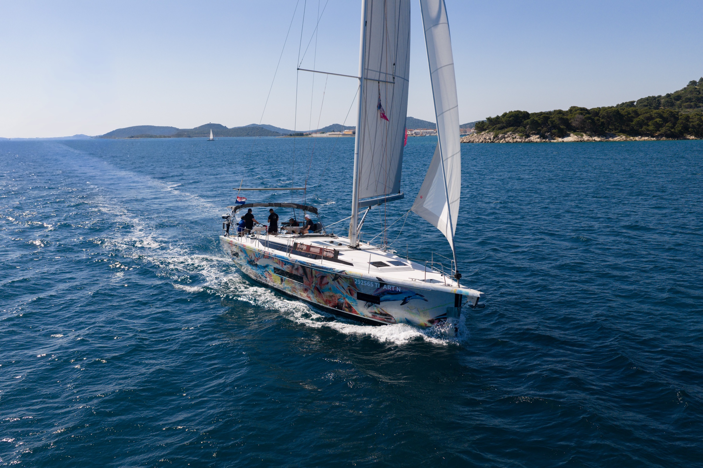 ART N — Bavaria C46 Ocean von Christian Nienhaus, segelnd vor der kroatischen Küste