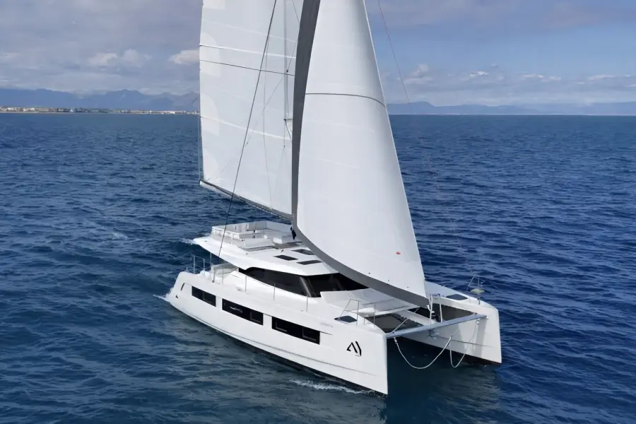 ART J — Aventura 45 Katamaran segelnd