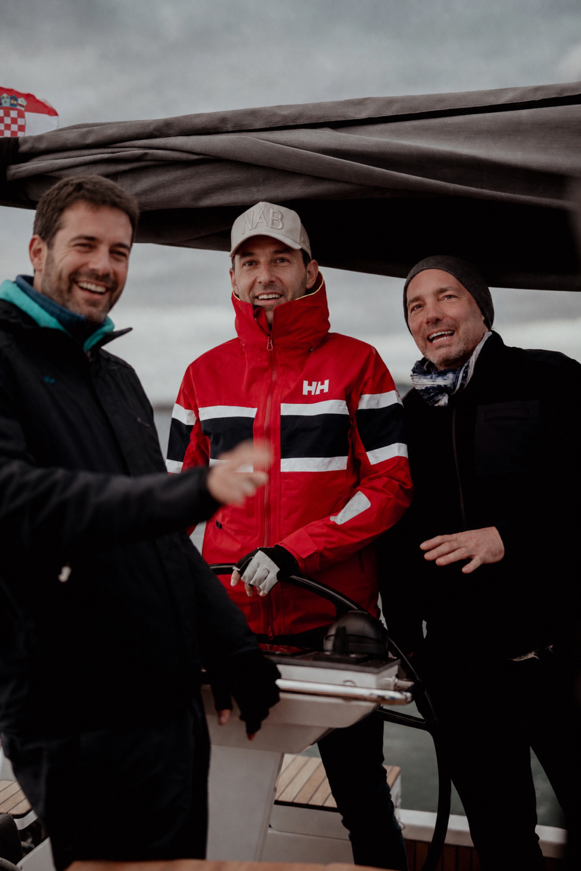 OPUS CIRCLE. Mitglieder an Bord — Segeln, Lachen, Verbinden